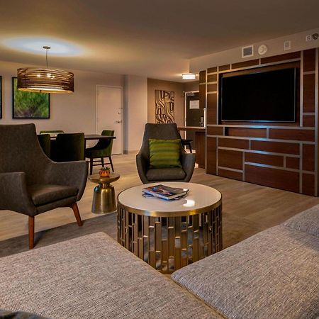 Готель Wichita Marriott Екстер'єр фото