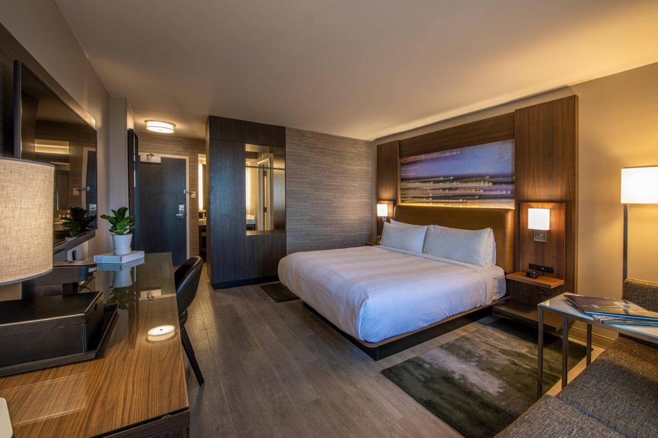 Готель Wichita Marriott Екстер'єр фото