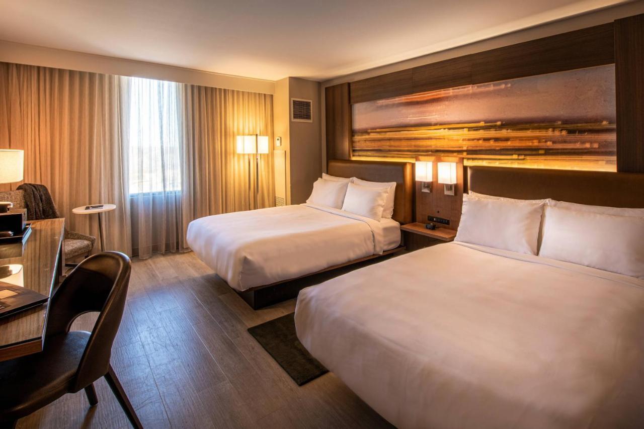 Готель Wichita Marriott Екстер'єр фото