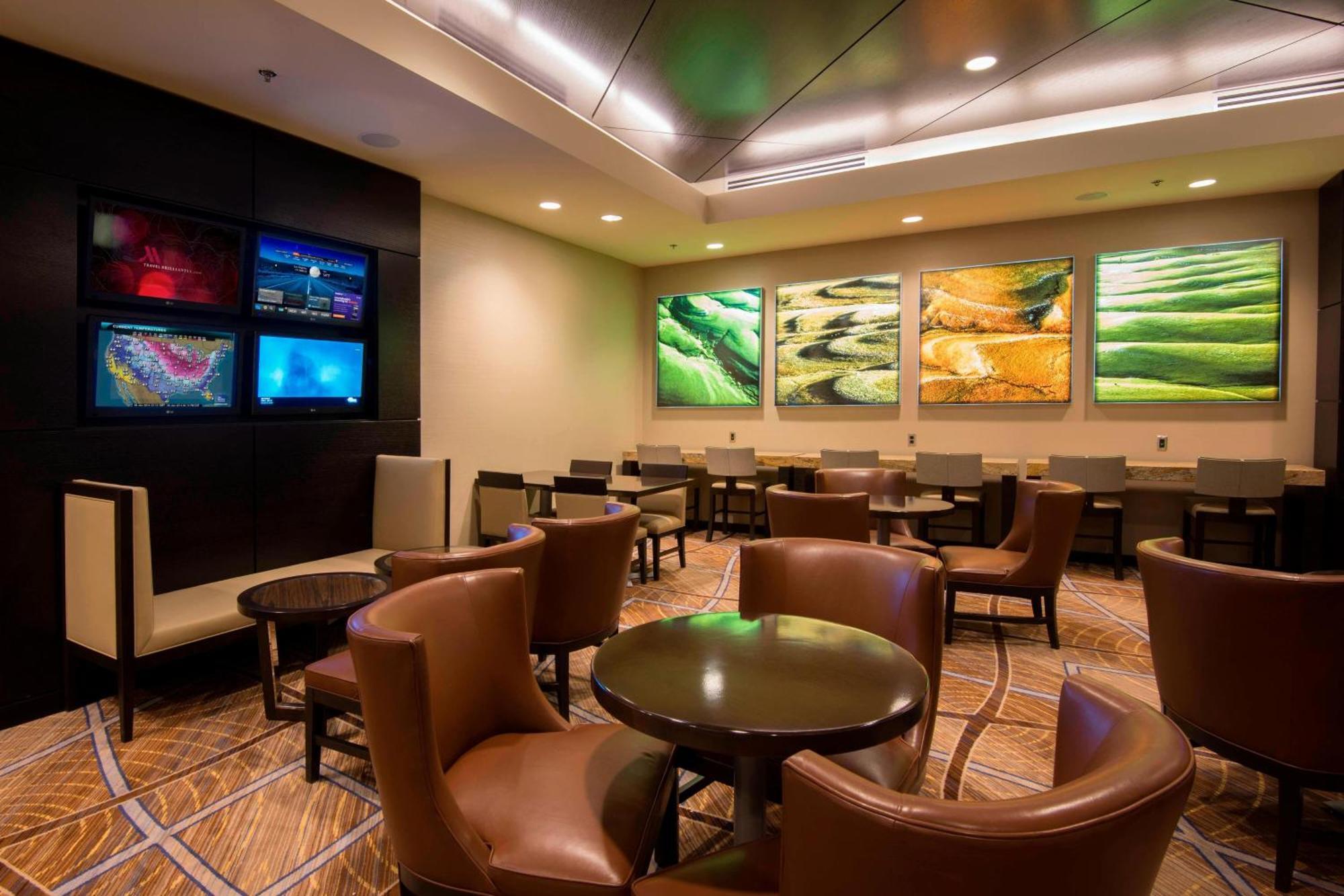 Готель Wichita Marriott Екстер'єр фото
