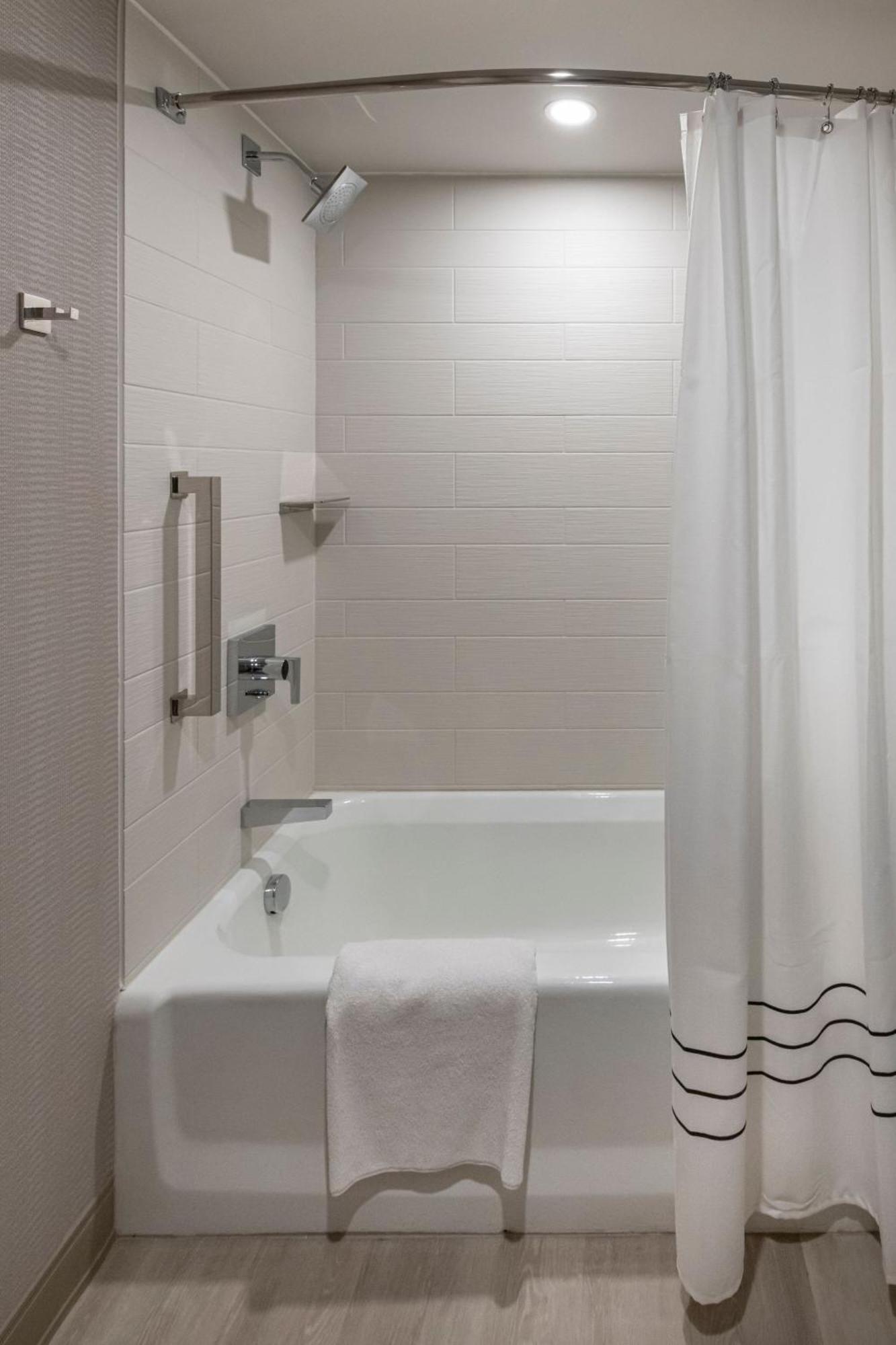 Готель Wichita Marriott Екстер'єр фото