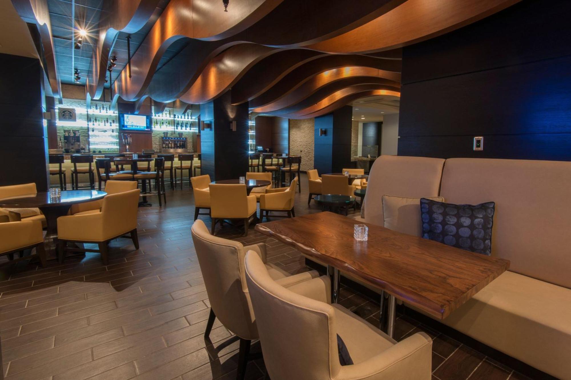 Готель Wichita Marriott Екстер'єр фото