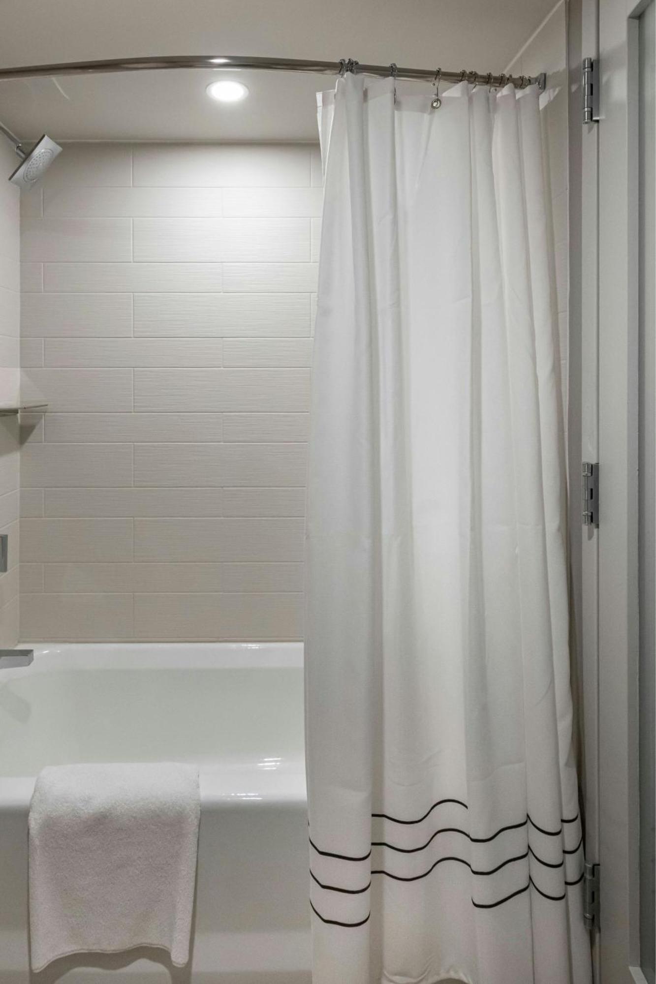 Готель Wichita Marriott Екстер'єр фото