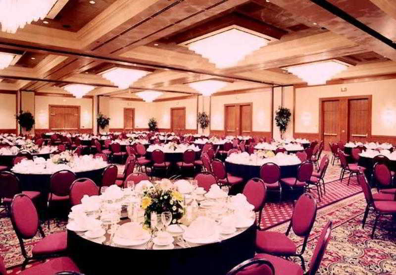 Готель Wichita Marriott Екстер'єр фото