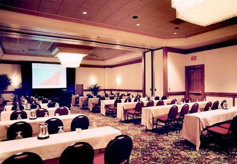 Готель Wichita Marriott Екстер'єр фото