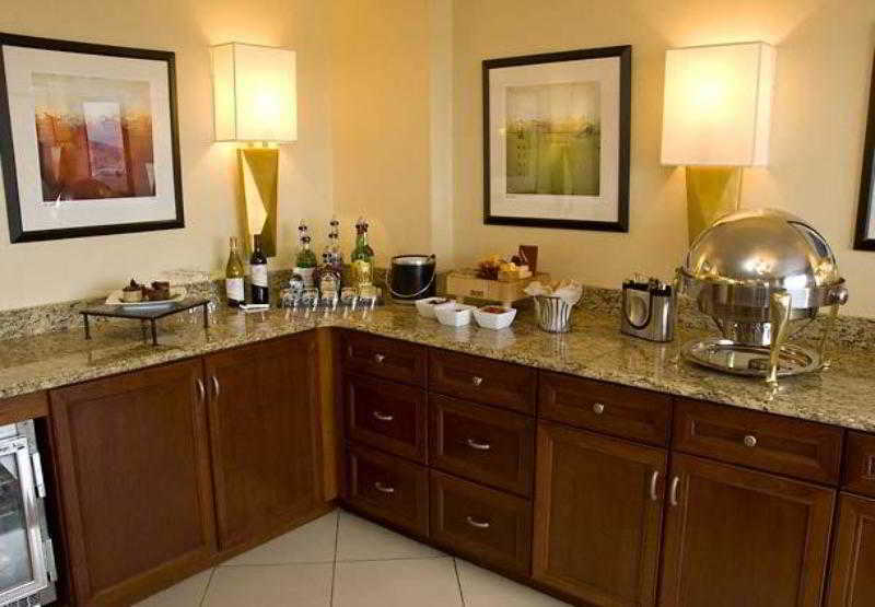 Готель Wichita Marriott Екстер'єр фото