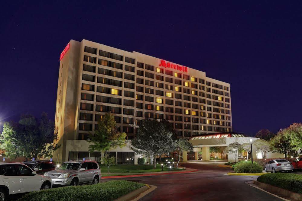 Готель Wichita Marriott Екстер'єр фото